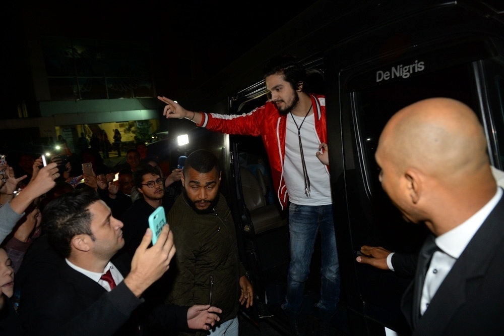 10.ago.2017 - Luan Santana chega para coletiva de imprensa em São Paulo de lançamento do seu novo DVD, "1977", em que canta apenas com artistas mulheres - Francisco Cepeda/AgNews