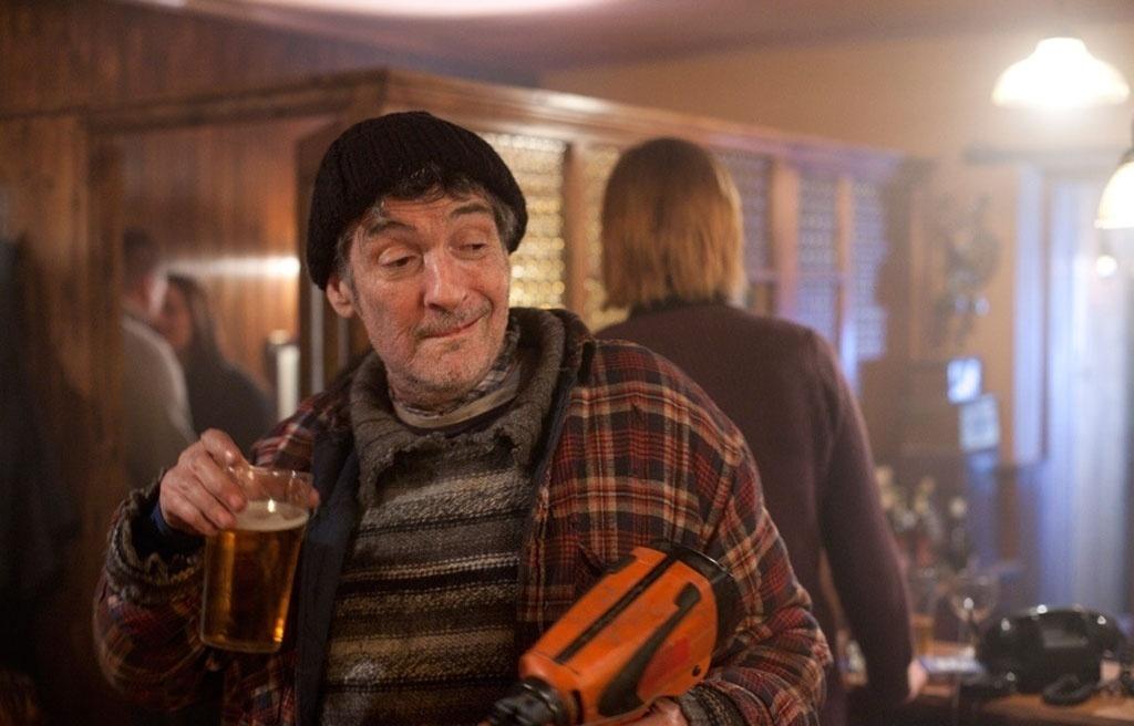 Lalor Roddy em cena de "Grabbers" (2012) - Divulgação