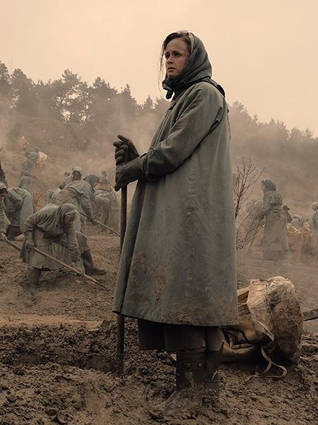 Alexis Bledel em cena da segunda temporada de "The Handmaid's Tale" - Divulgação - Divulgação
