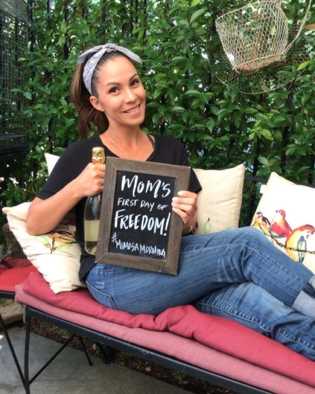 Mãe festeja fim das férias escolares - Reprodução/Instagram