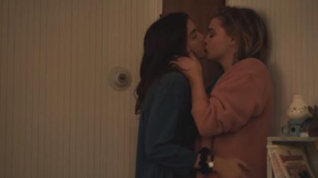 Chloë Grace Moretz conta detalhes de cena de sexo lésbico em novo filme
