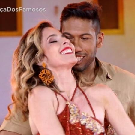 Deborah Evelyn e Rodrigo Oliveira na "Dança dos Famosos" - Reprodução/TV Globo - Reprodução/TV Globo
