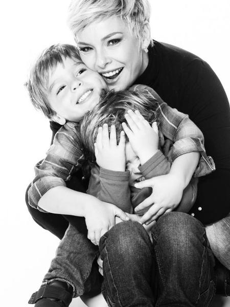 Regiane Alves abraça os filhos: João Gabriel e Antônio - Reprodução/Instagram - Reprodução/Instagram