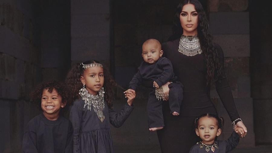 Kim Kardashian e os filhos na Armênia - Colaboração para o UOL