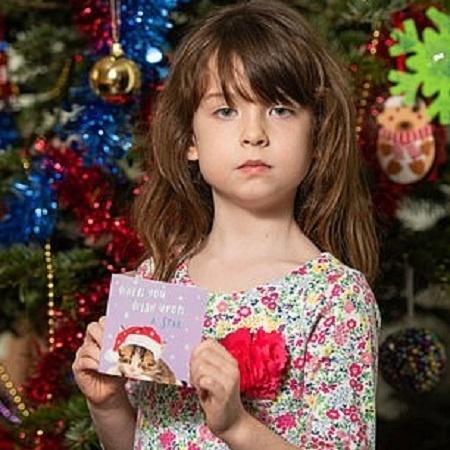 Florence, 6, encontrou pedido de socorro enquanto escrevia mensagens em cartões de Natal - Reprodução/Daily Mail