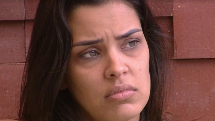 Ivy conversa com sisters -  - 