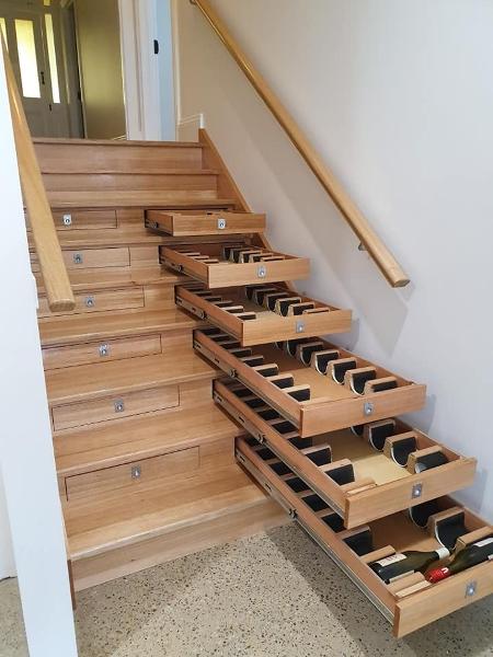 Construtora instala adega em escada - Reprodução/Instagram