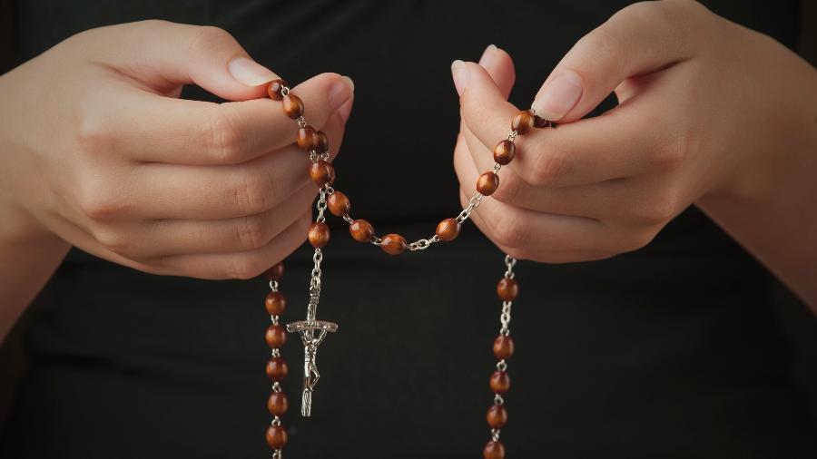 Rosário, símbolo de fé da Igreja Católica - Southern Stock/Getty Images
