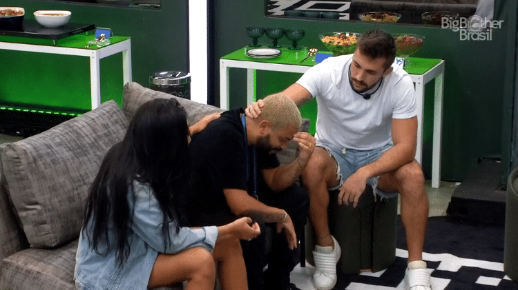 BBB 21: Arthur e Pocah consolam Projota após presente do anjo - Reprodução/Globoplay - Reprodução/Globoplay