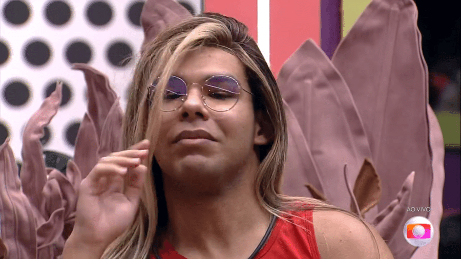 BBB 22: Vinicius surge de peruca no programa ao vivo - Reprodução/Globoplay