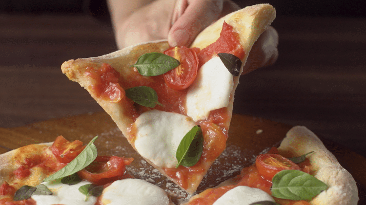 Massa de pizza caseira - Gastronobásico - Salted Caramel/UOL - Salted Caramel/UOL