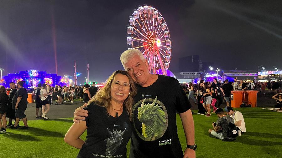 O casal Eliane e Luis Claudio celebra a diversidade musical presente no Rock in Rio - Filipe Pavão/UOL