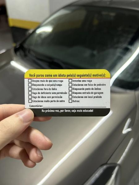 O card também descreve os motivos de o motoristas ter "parado igual um idiota" O card também descreve os motivos de o motoristas ter "parado igual um idiota"