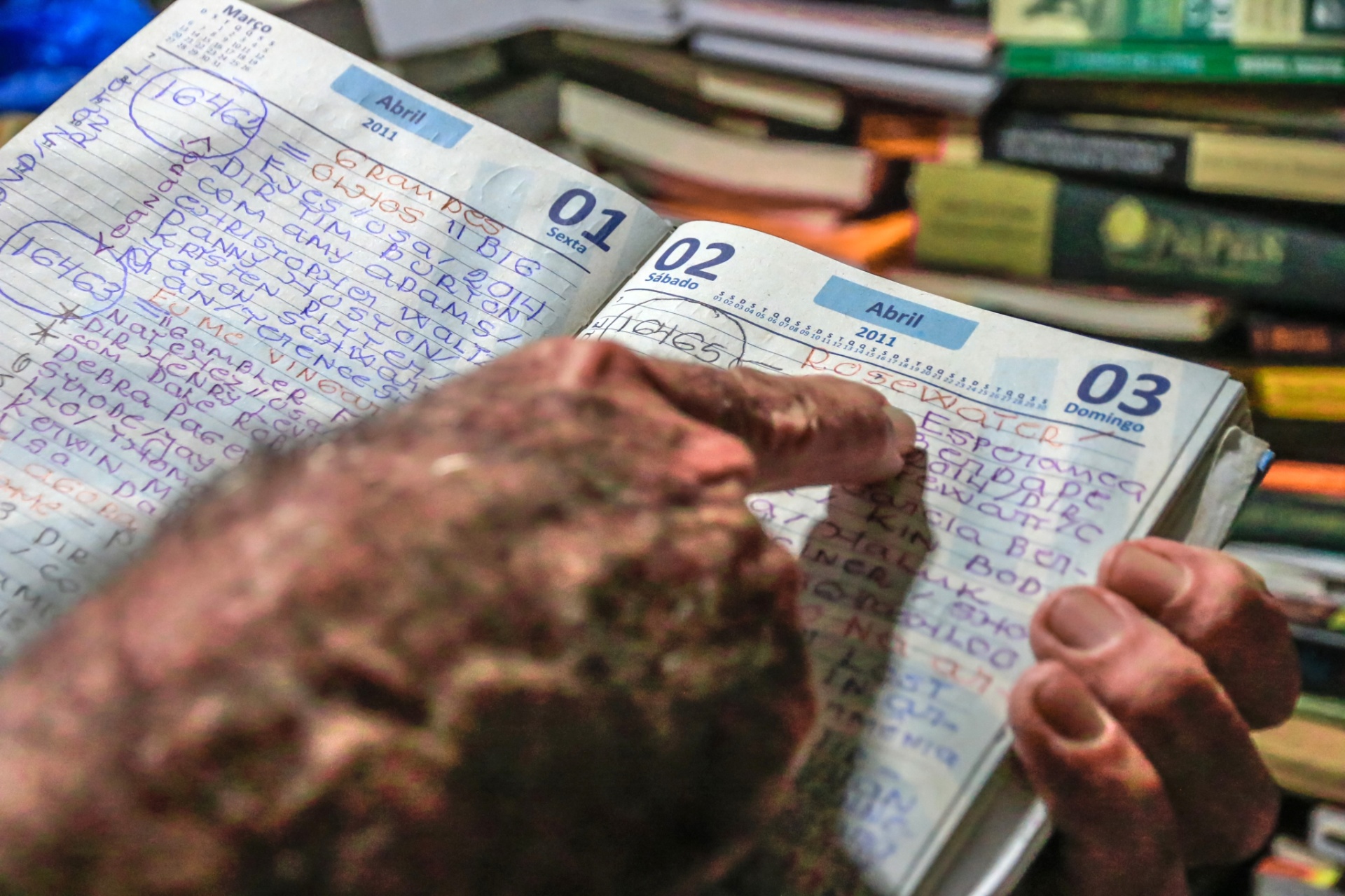 Ex-funcionário dos Correios e ex-arquivista da Universidade Federal do Rio Grande do Norte (UFRN), Seu Inácio, que só estudou até a quarta-série, afirma ter visto mais de 20 mil filmes - Canindé Soares/UOL