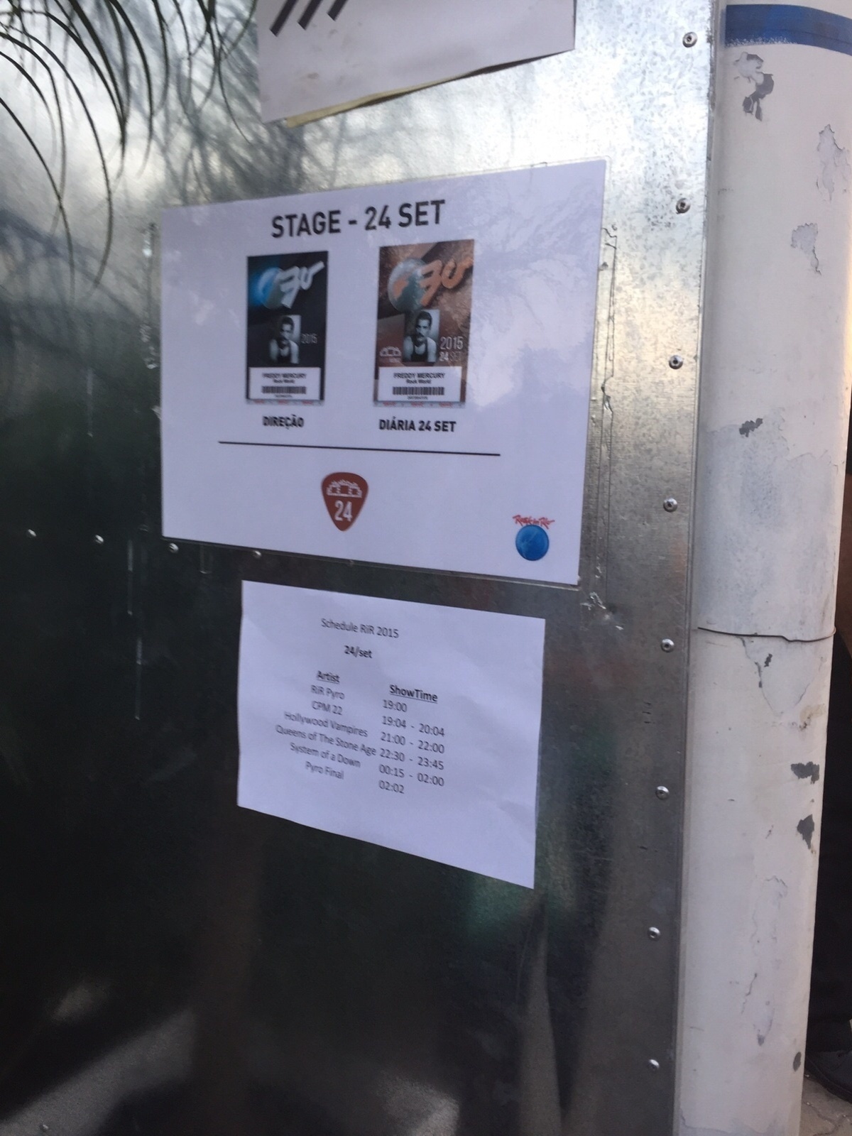 24.set.2015 - A reportagem do UOL teve acesso ao Palco Mundo do Rock in Rio na tarde desta quinta (24). Se apresentam: CPM22 Hollywood Vampires, Queens of The Stone Age e System of a Down - Felipe Branco Cruz/UOL