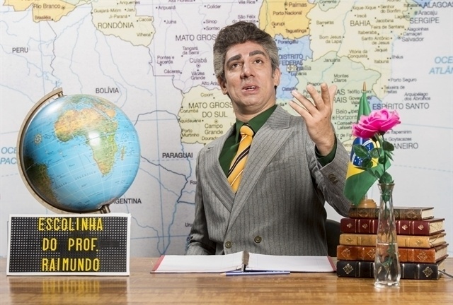 Marcelo Adnet é Rolando Lero, eternizado por Rogério Cardoso. O aluno é trapalhão e sempre tenta arrancar dicas do professor para responder às suas perguntas. Quando consegue se encontrar em seus pensamentos, diz: "Captei! Captei vossa mensagem, amado mestre!" - João Miguel Júnior/TV Globo