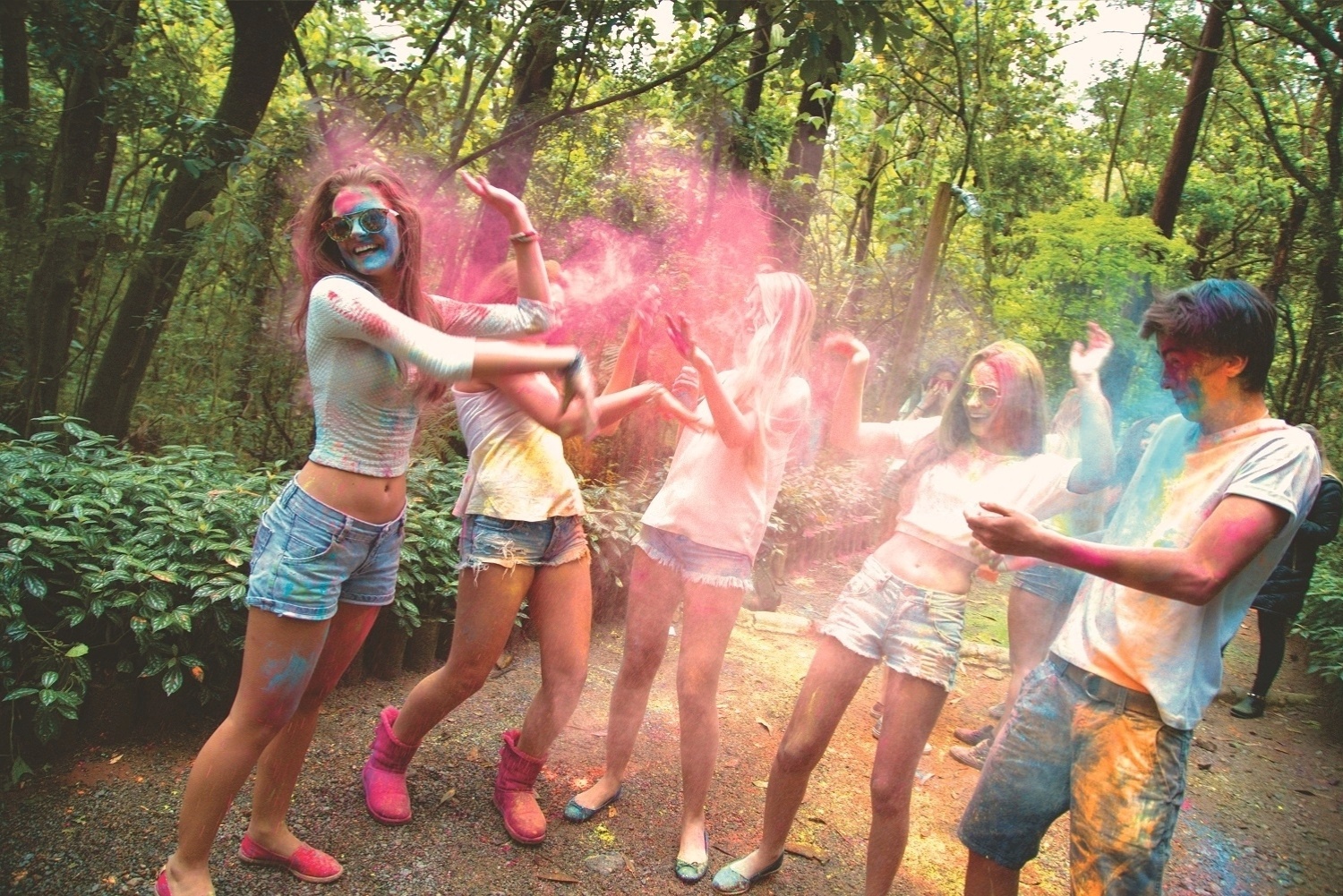 Primeira Holi Teen, versão adolescente da tradicional festa Holi, acontece neste sábado (28). - Divulgação