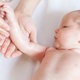 massagem, bebê, shantala - Getty Images - Getty Images