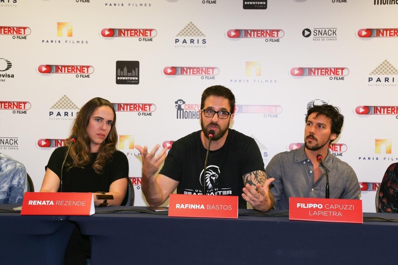 Celebridades da internet participaram na noite desta segunda (13) da pré-estreia de "Internet - O Filme" - Deividi Correa/AG News