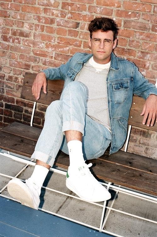 Drew (John Reynolds) em cena da série "Search Party" - Divulgação