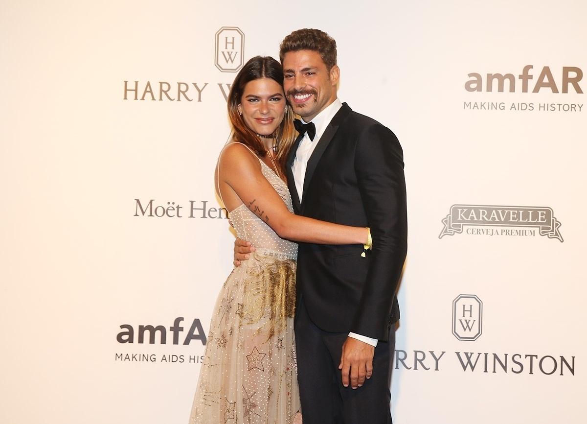 27.abr.2017 - Mariana Goldfarb e Cauã Reymond no baile de gala beneficente da amfAR, em São Paulo - Manuela Scarpa e Iwi Onodera/Brazil News