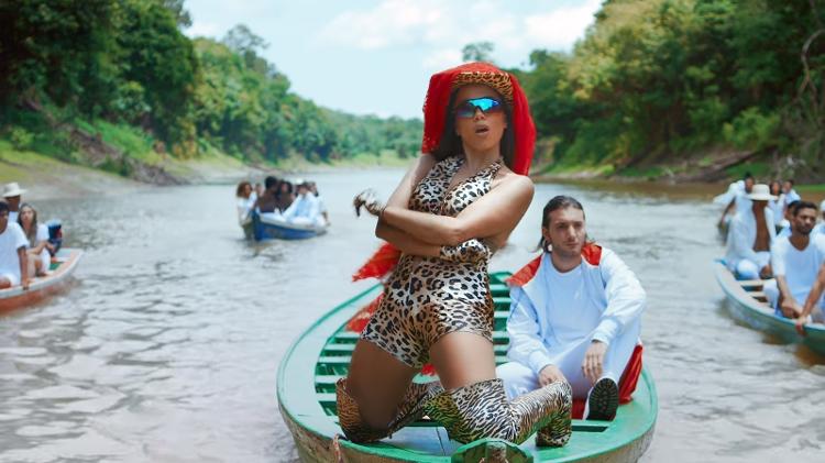 Anitta em uma das cenas do clipe de "Is That For Me" - Reprodução - Reprodução
