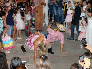 Casório junino: Ex-BBBs Breno e Paula se casam em arraiá  - AgNews - AgNews