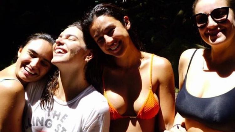 Mariana Goldfarb e Yanna Lavigne com amigas em cachoeira - Reprodução/Instagram - Reprodução/Instagram
