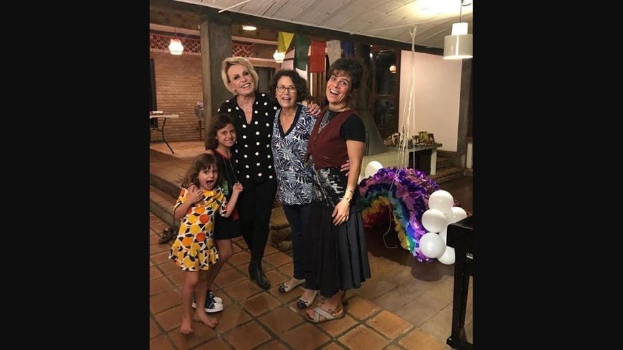 Ana Maria Braga com as netas - Reprodução/Instagram