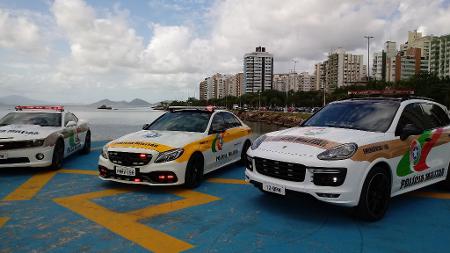 Polícia de MG tem Camaro: veja outros carros de luxo que viraram viatura -  21/11/2021 - UOL Carros