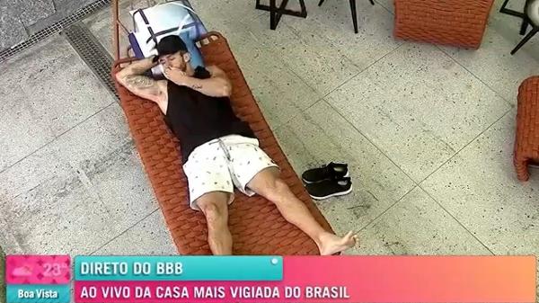 BBB 21: Arthur coçou partes íntimas e cheirou enquanto Ana Maria Braga mostrava casa ao vivo no "Mais Você" - Reprodução/TV Globo