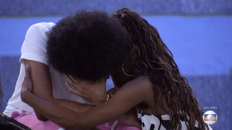 BBB 21: João chora no jogo da discórdia e é consolado por Camilla - Reprodução/Globoplay - Reprodução/Globoplay