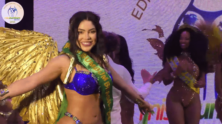 Lunna LeBlanc posou com a faixa de "Miss Bumbum 2021" - Reprodução/YouTube - Reprodução/YouTube