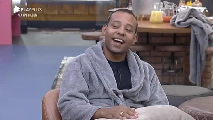 A Fazenda 2021: Mussunzinho brinca com Tiago Piquilo sobre dormir junto - Reprodução/Playplus - Reprodução/Playplus