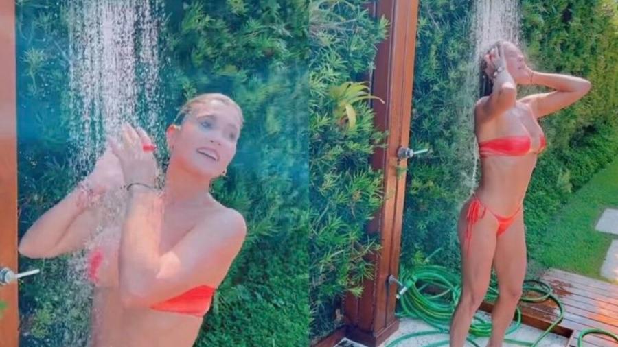 Flávia Alessandra toma ducha de biquíni e recebe elogio do marido - Reprodução/Instagram