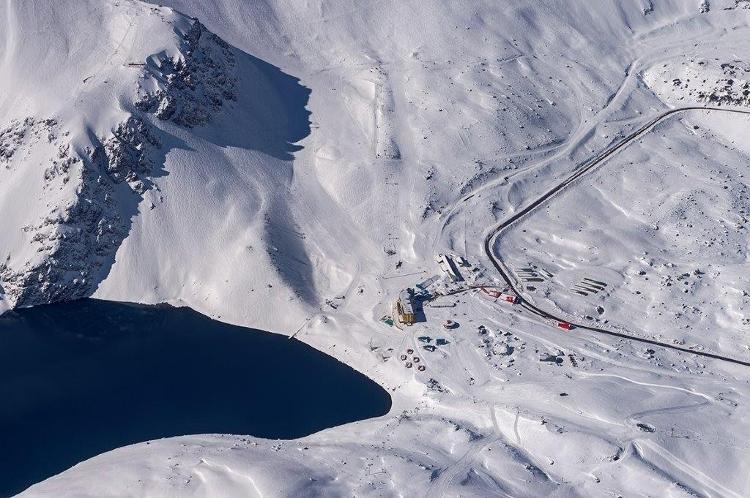 Vista aérea da Laguna del Inca, a duas horas de carro de Santiago, no Chile  - Divulgação - Divulgação