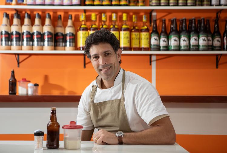 O chef Rodrigo Oliveira, do Mocotó