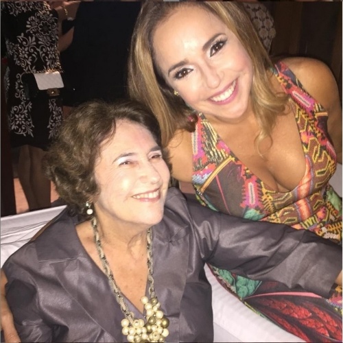 29.jul.2015 - A mãe de Daniela Mercuty também esteve presente no aniversário. "Minha mãe,Liliana Mercuri de Almeida.Amo e admiro demais!", escreveu a cantora no Instagram