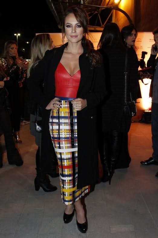 14.jun.2016 - De saia longa e uma regata decotada, Paolla Oliveira comparece ao Rio Moda Rio, na noite desta terça-feira - Marcos Ferreira / Brazil News