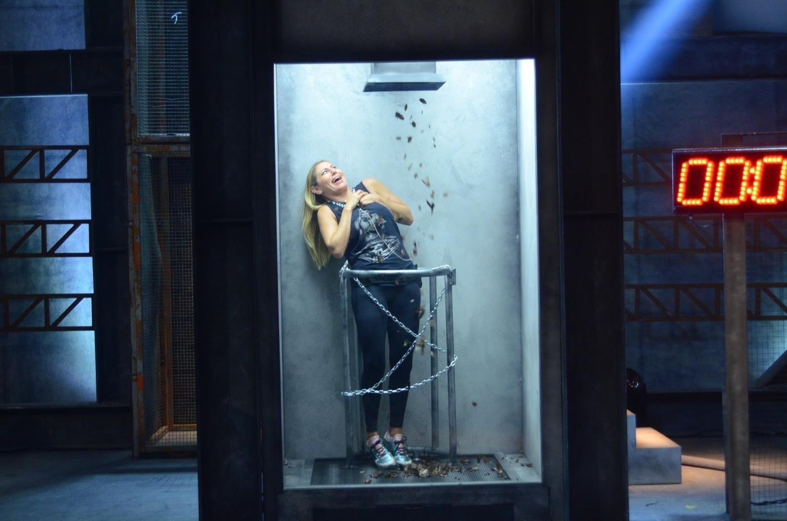 Mulheres são punidas pelos erros dos maridos com chuva de barata no "Power Couple Brasil" - Edu Moraes e Antonio Chahestian/Record TV