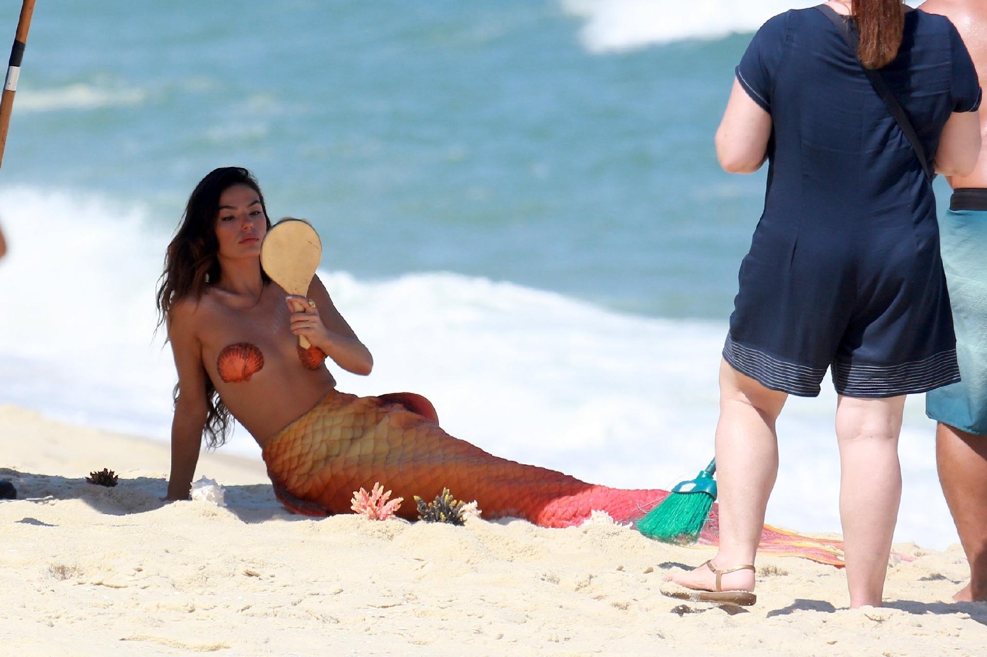 Isis Valverde voltou a gravar cenas como sereia na reta final de "A Força do Querer", da Globo, nesta sexta-feira (6) - Divulgação/Ag News