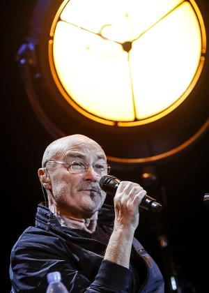 Depois do primeiro show no Rio, Phil Collins levantou o público em São Paulo cantando seus maiores sucessos. "Eu pensei que me aposentaria quieto, em silêncio", disse Phil em recente entrevista sobre seu retorno - Lucas Lima/UOL - Lucas Lima/UOL