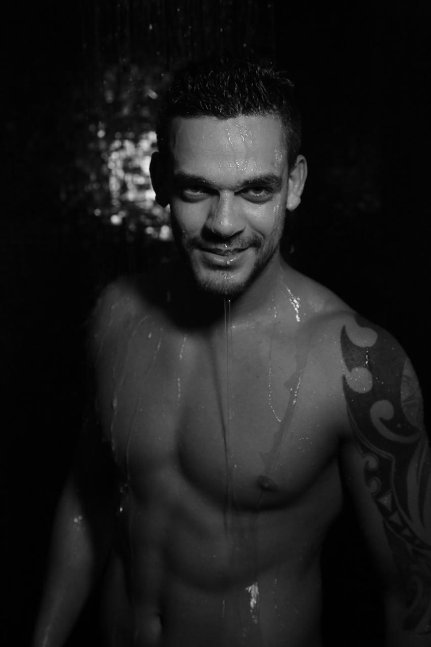 Caique Aguiar realiza primeiro ensaio sensual após "A Fazenda 10" - Glauber Bassi/Divulgação