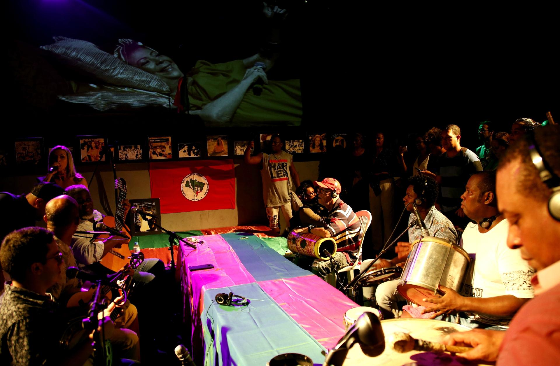 Em vez de missa, Beth Carvalho ganha samba de 7º dia no Circo Voador, no Rio - Júlio César Guimarães/UOL