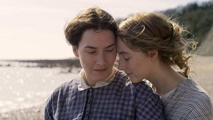 Kate Winslet e Saoirse Ronan em cena de 'Ammonite' - Divulgação/IMDb - Divulgação/IMDb