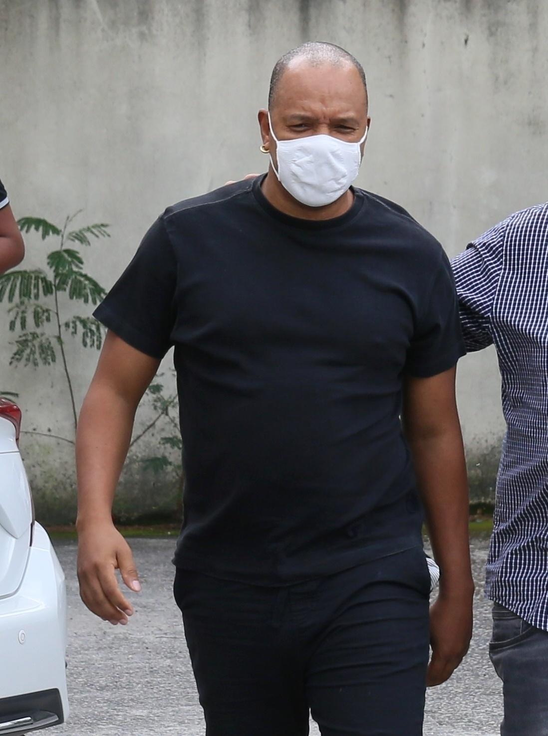 Anderson Leonardo chegando para prestar depoimento em Realengo, no Rio - Anderson Borde/AgNews