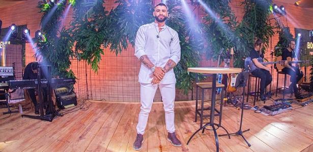 Dentro de mansão em GO | Em 1º live de Gusttavo Lima no ano, fãs sentem falta de Suita