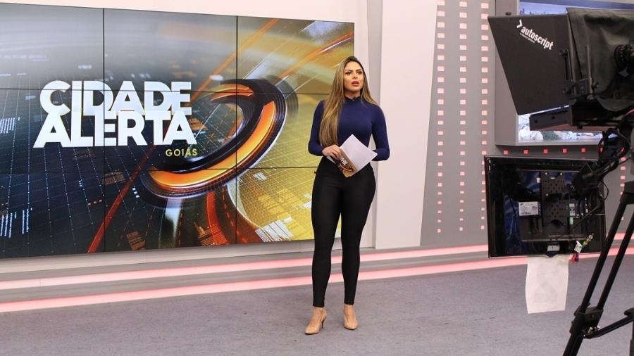 A apresentadora Silvye Alves no "Cidade Alerta Goiás" - Reprodução/Instagram @recordtvgoias