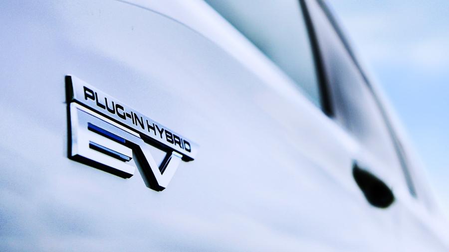 Mitsubishi Outlander híbrido teaser - Divulgação