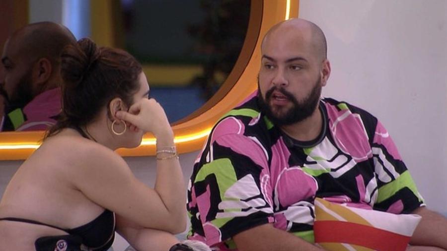 BBB 22: Naiara Azevedo e Tiago Abravanel conversam na piscina - Reprodução/Globoplay